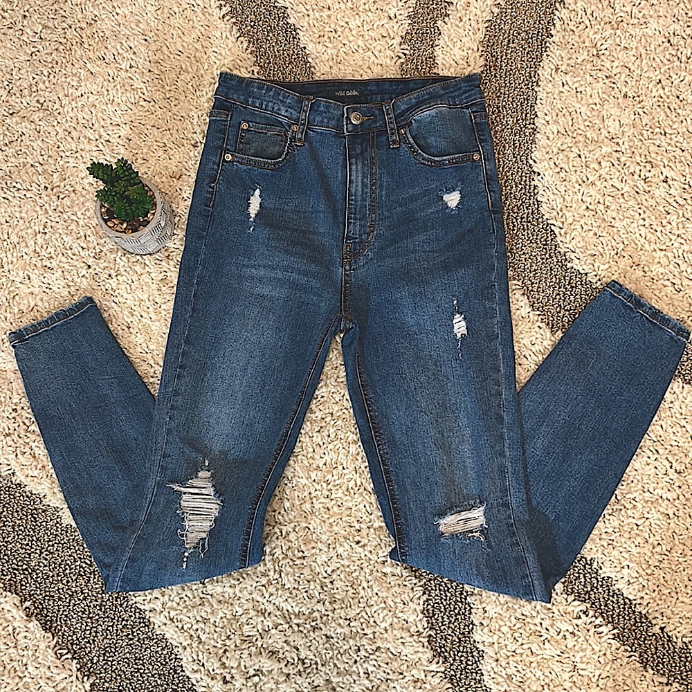 Wild Fable Juniors size 6 Denim distressed jeans 👖